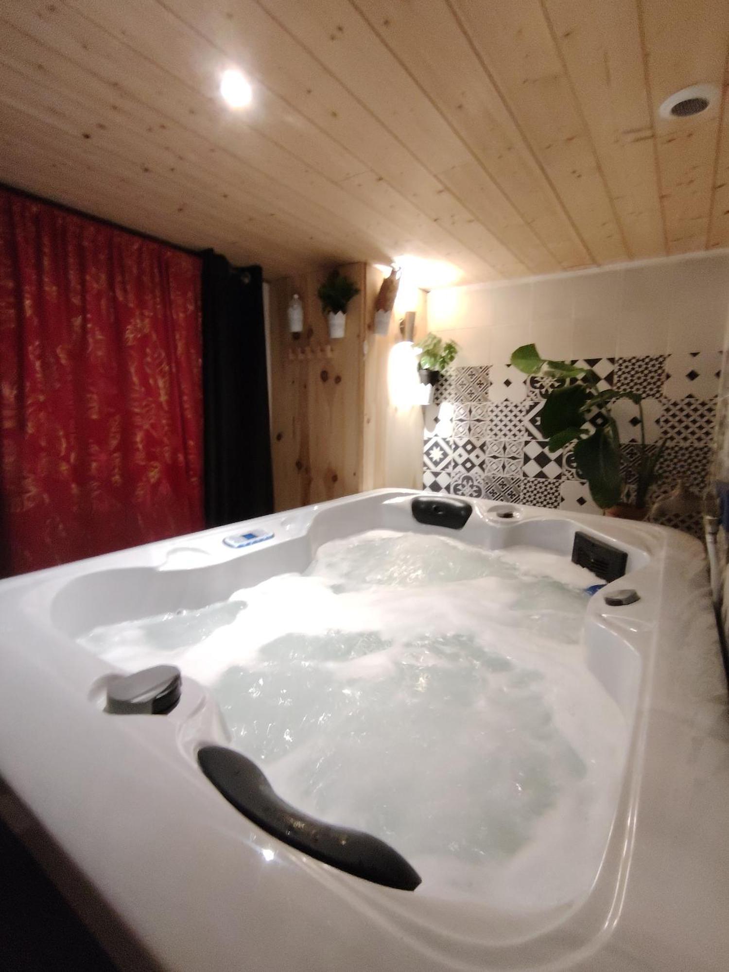 Sweet Loft Grenoble-Love Room Avec Jacuzzi & Sauna מראה חיצוני תמונה