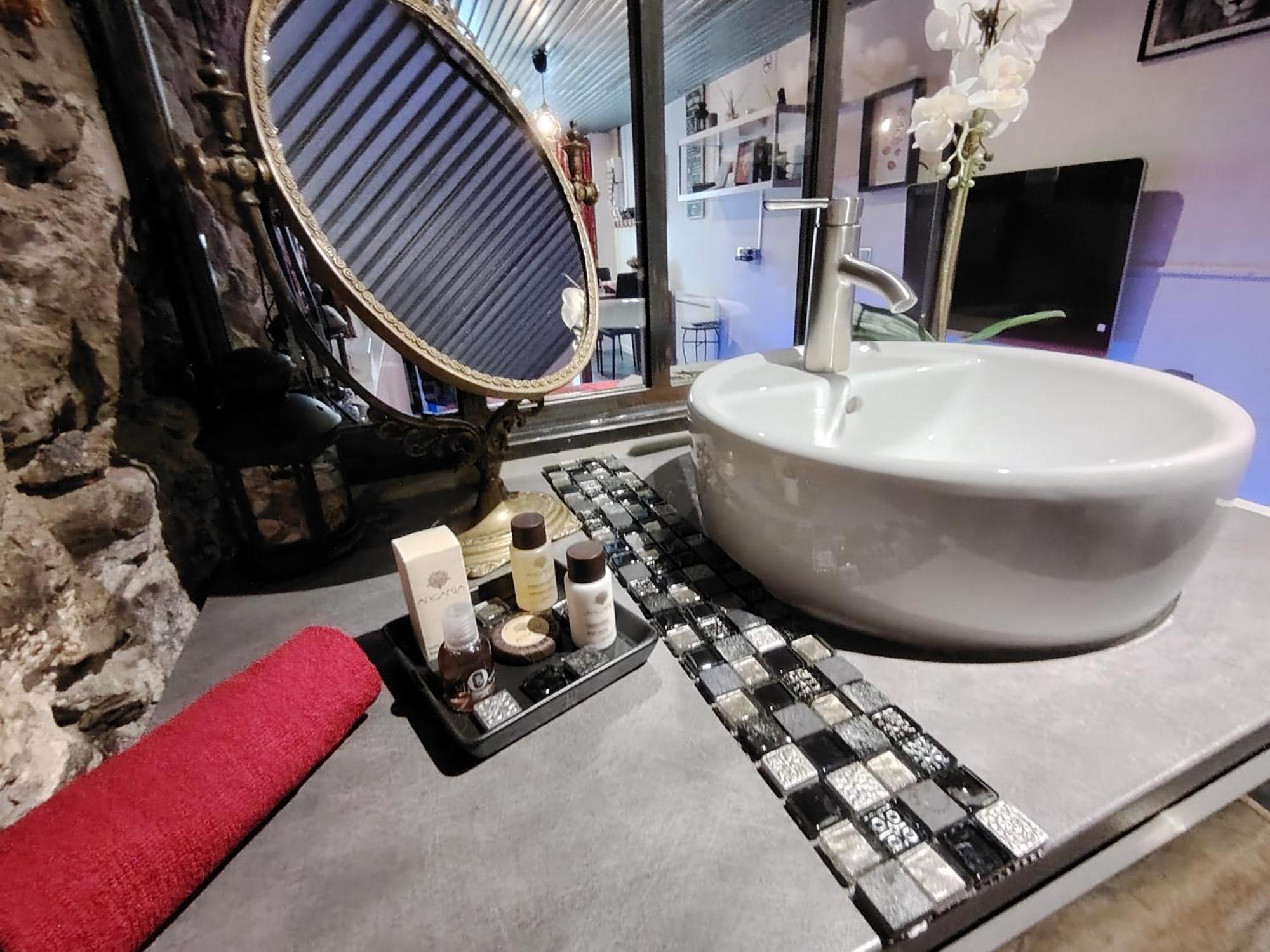 Sweet Loft Grenoble-Love Room Avec Jacuzzi & Sauna מראה חיצוני תמונה