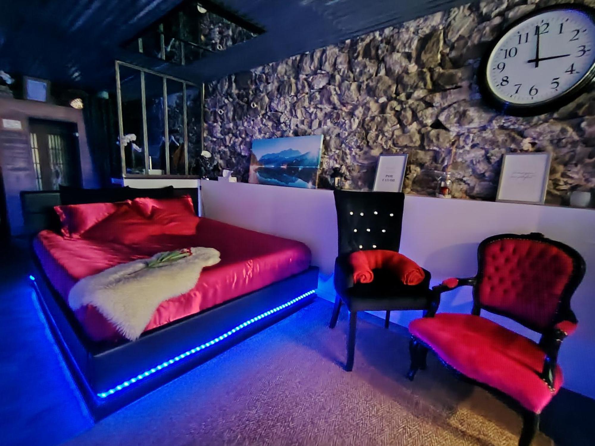 Sweet Loft Grenoble-Love Room Avec Jacuzzi & Sauna מראה חיצוני תמונה